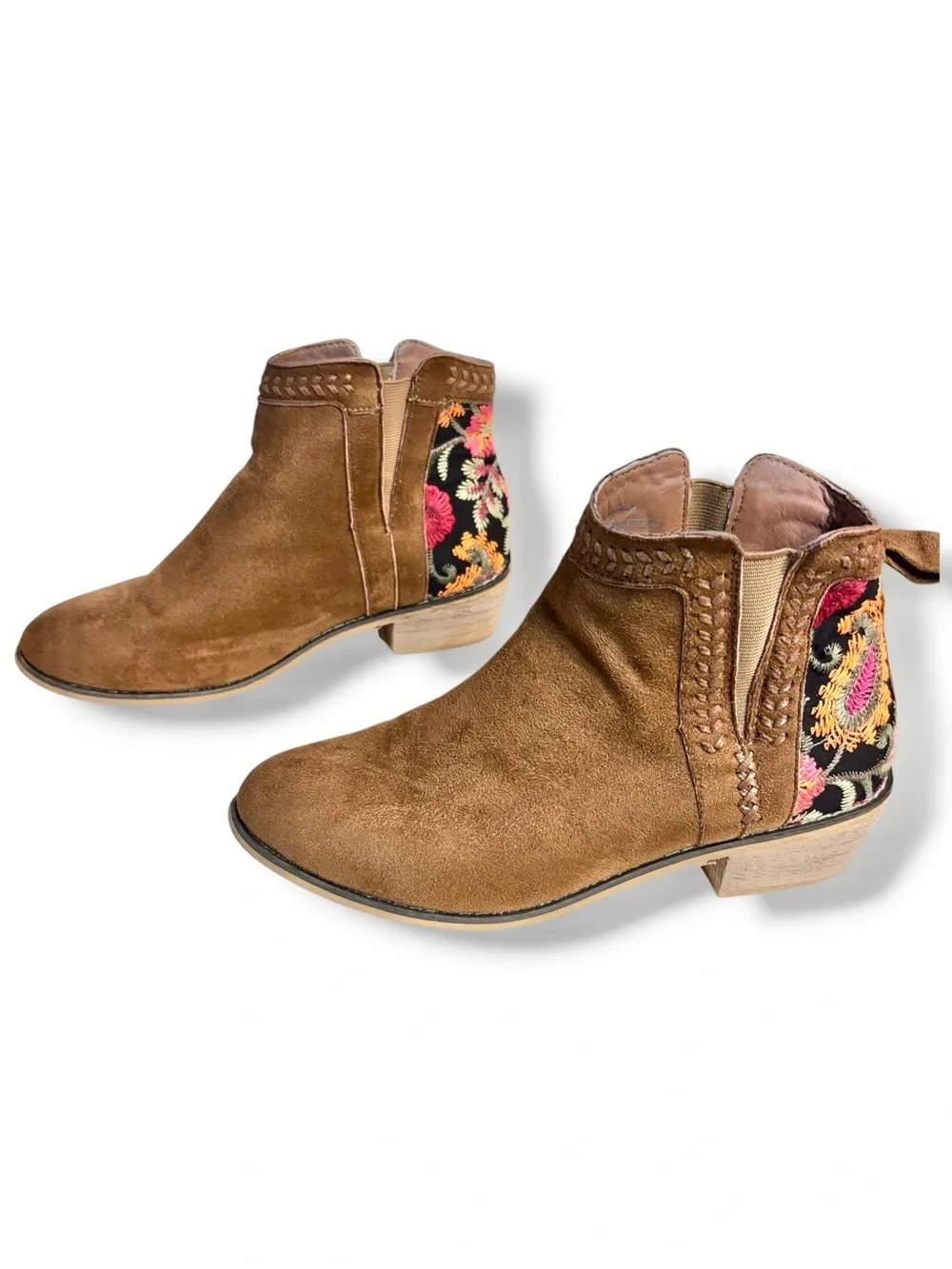 TIARA LOS ANGELES Topa Brown Vegan Suede Ankle Bootie Floral Embroidered Size 7